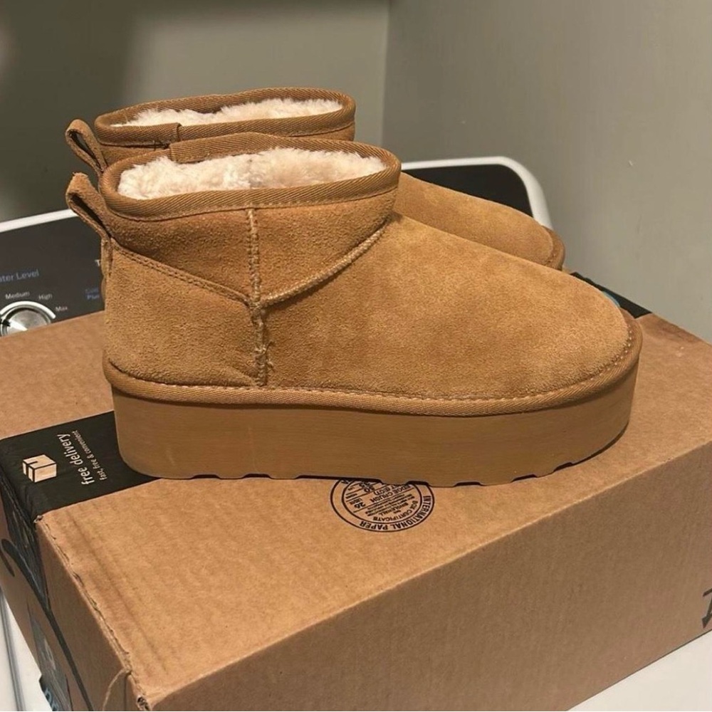 Cushionaire Tan Suede Platform Boots Women’s Size 8